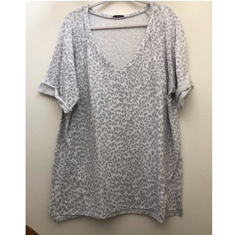 White & Gray Cheetah-Print Top w/ Cuffed Sleeves